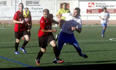 El Tarago�a (de blanco en la imagen de archivo) es el m�s goleador de la liga con veinte tantos. 