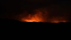 Imagen del incendio en Navaluenga, �vila, Castilla y Le�n (Espa�a) durante la madrugada