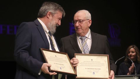 C�sar Carre�o y Jos� Manuel Evia Genda recibieron las medallas de oro de la Junta de Cofrad�as y Hermandades.
