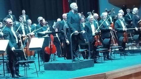 El director de orquesta Dima Slobodeniouk, con la OSG