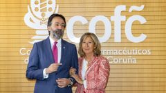 H�ctor Castro Bernardino, antiguo presidente del Colegio de Farmac�uticos, junto a Sara Catrain Gonz�lez, nueva directora
