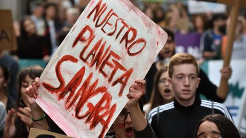 Protestas de un grupo de jvenes contra el cambio climtico en Espaa