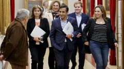 El alcalde, Jos� Manuel Rey Varela, entrando a un pleno acompa�ado por parte de su equipo, en una foto de archivo.