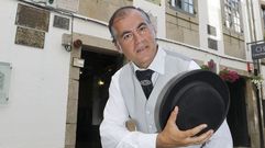 Suso Mart�nez, actor, caracterizado como un estudiante de aquella Compostela retratada por Lug�n 