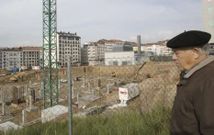 Las inmediaciones del complexo hospitalario, que est� en obras, son una zona demandada. 