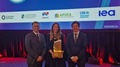 Equipo de Hunosa entrega de premio de la IAE