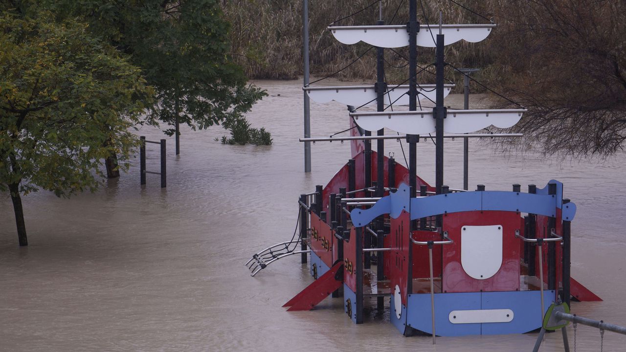 El Guadalquivir se desborda en tres sitios anega varios barrios de Córdoba