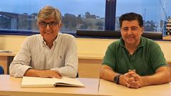 Federico Torres, a la izquierda, con el presidente del Real Club Nutico de Ribadeo, Pablo Fernndez