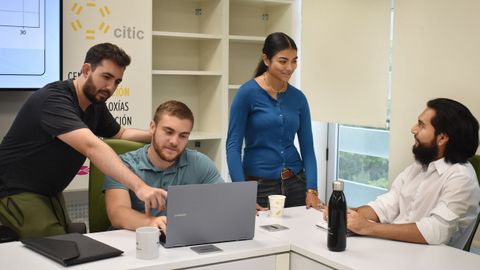 De izquierda a derecha, Jaime Punyed, Jace López, Isha Kommula y Juan Carlos Santiago, investigadores del MIT en el Citic