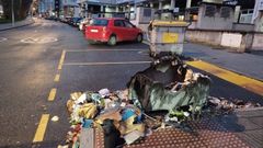 Uno de los contenedores quemados en Los Rosales