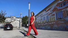 La alcaldesa de Pontecesures, Maite Tocino (BNG), ayer, en el solar recin expropiado a Valga.