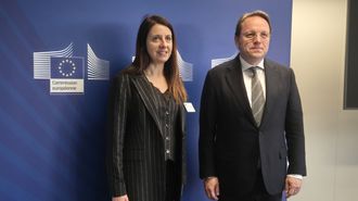 Mar&iacute;a Jos&eacute; G&oacute;mez co comisario&nbsp;Oliv&eacute;r V&aacute;rhely