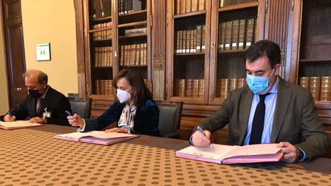 Detalle da firma dos protocolos na sede da Biblioteca Nacional de Espaa, en Madrid