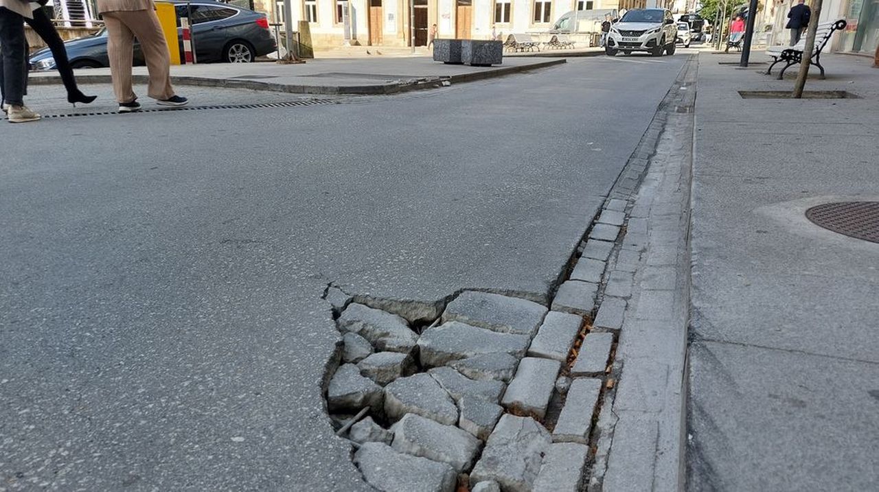 Iniciadas las restricciones en la calle de la Iglesia en Ferrol por una reparación de la calzada