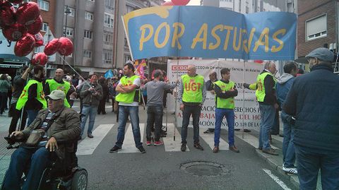 Manifestacin del Da de los Trabajadores, organizada por UGT y CCOO, en Aviles.Manifestacin del Da de los Trabajadores, organizada por UGT y CCOO, en Aviles