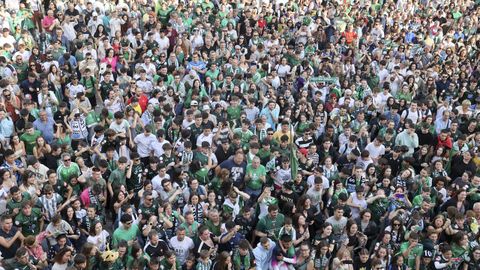 Marea verde en la plaza de Armas durante la celebración del ascenso del Racing.