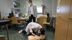 Una alumna de Medicina durante una de las pruebas pr�cticas del ECOE