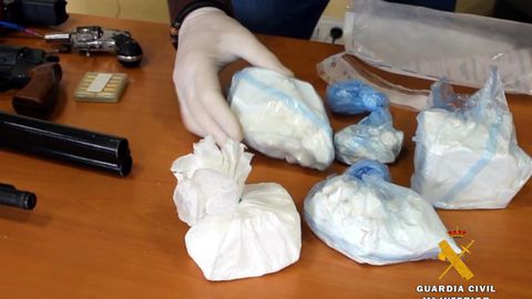 Detenidos 69 miembros de varios clanes por venta drogas y peleas de gallos