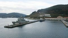 Imagen de archivo del muelle, con la fragata saliendo de la r�a
