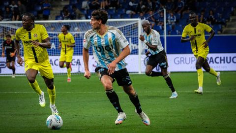 Oier Luengo, durante el Real Oviedo-Villarreal disputado en pretemporada