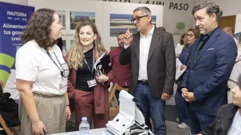 Al acto de inauguraci&oacute;n acudieron el alcalde de Carballo, Daniel P&eacute;rez, y el vocal del comit&eacute; ejecutivo de la C&aacute;mara de Comercio, el empresario carball&eacute;s Diego V&aacute;zquez Reino.