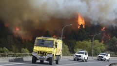 Medios dirigi�ndose al incendio de Manzalvos (A Mezquita)