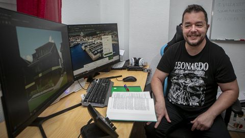 José Antonio Domínguez, un celador en el hospital comarcal que ha materializado su deseo de convertirse en agente inmobiliario