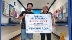 F�lix y Antonio Piche, hijo y padre, que regentan la administraci�n de loterias n�mero dos de Padr�n.