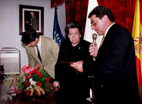 La condesa, en un homenaje que le tribut� el Concello en 1999.