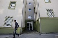 La familia vive desde hace dos a�os en una de las casas del Carmen, en Laba�ou. 