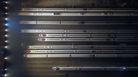 Decenas de trenes bala detenidos en una estacin de la provincia china de Nanjing