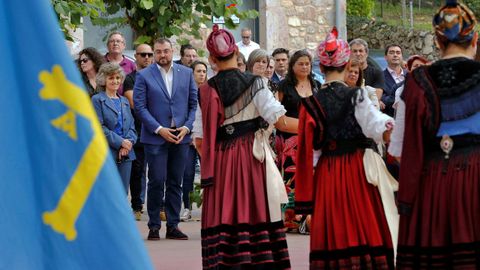 Adrin Barbn y Mara Luisa Carcedo en Cabrales por el Da de Asturias