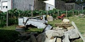 La m�quina limpiadora en la parcela del taller de Senande.