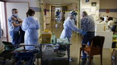 Vacunaci�n de personas de 60 a 65 a�os en el Hospital de Ver�n