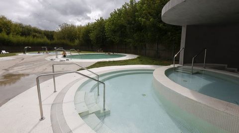 El complejo Entreaugas, en Caldas de Reis, en una imagen de este verano