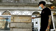 Local del Concello de Vigo tapiado para evitar la entrada de m�s okupas