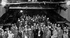 Momento en que termin� la perforaci�n del t�nel transalpino.