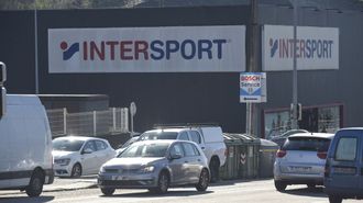 La nave de la empresa Intersport en Pontevedra, ubicada en la avenida de Lugo.