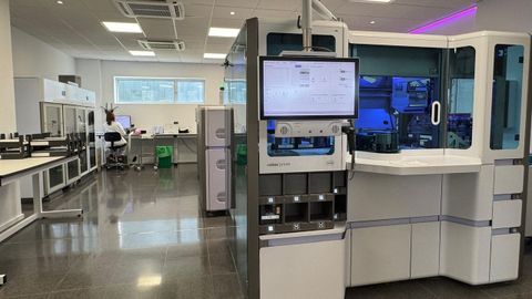 En la Unidad de C�ncer de C�rvix del HULA, que depende del servicio de Microbiolog�a, se procesan alrededor de 500 muestras diarias.