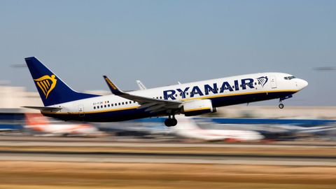 Avi�n de la aerol�nea de bajo coste Ryanair