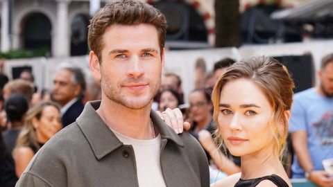 Julio, 2025. La pareja posa en la alfombra amarilla en el estreno de la docuserie «Sin límites»
