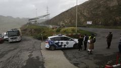 Piquetes y Polic�a en la entrada de Nosti�n