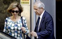 El nuevo abogado de B�rcenas, Javier G�mez de Lia�o, y su esposa, la letrada Mar�a Dolores M�rquez de Prado, a la salida de la Audiencia Nacional, el pasado d�a 15 tras la comparecencia del extesorero ante el juez Ruz.