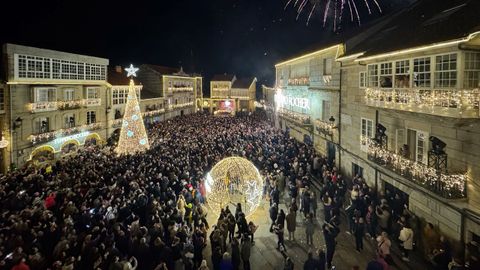 Iluminacin de Navidad de Ferrero Rocher en Ribadavia