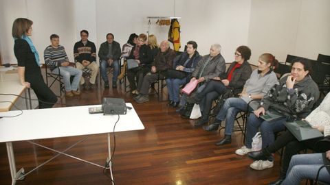 Una charla organizada por la asociacin Afamon, dedicada a apoyar a personas aquejadas de alzhimer y otras demencias, as como a sus familiares