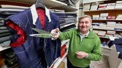 Camilio Ag�s, na xastrer�a que abriu no ano 1971 en Pontevedra, situada na r�a Real. 