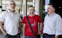 Fernando Lacaci (izquierda), Xo�n Caruncho y Ram�n Fern�ndez, de la Anpa Via Stellae. 