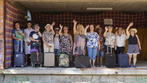 Los integrantes de Agromar ensayan en el centro social de Mioms.