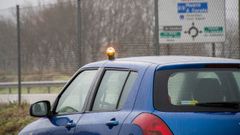 Baliza V16 activada en un veh�culo averiado en una carretera gallega