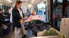 Actividad en un autob�s de donaci�n de sangre en Vilagarc�a